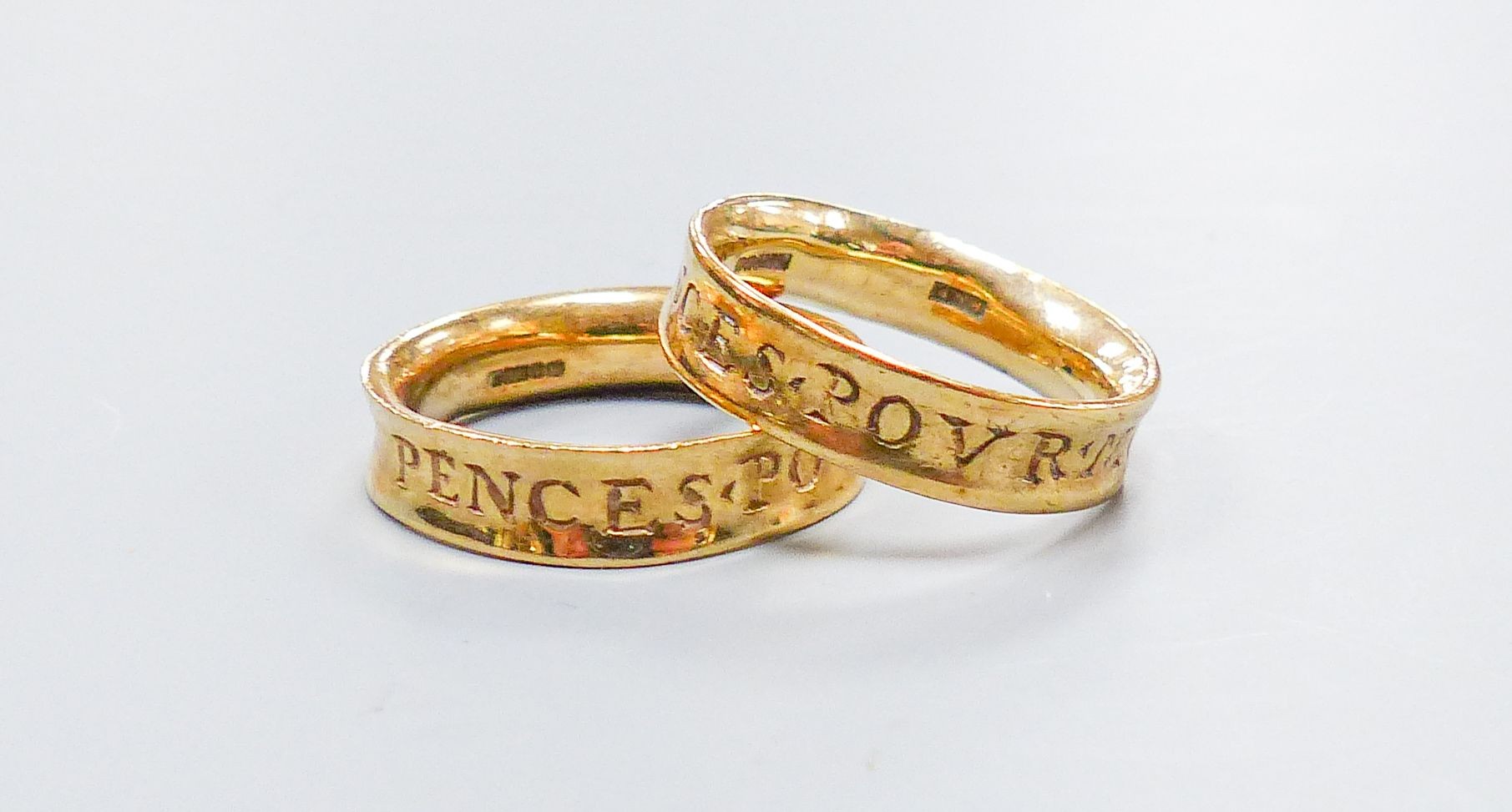 Two modern 9ct gold bands, with latin inscription, both N/O, 8.3 grams.